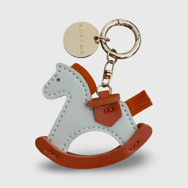 Key Charm Schaukelpferd Beige